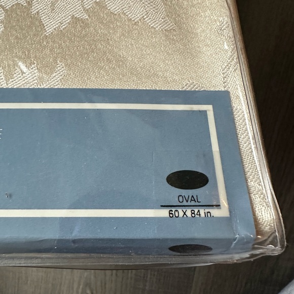 Villager Damask Oval Tablecloth - Picture 3 of 3